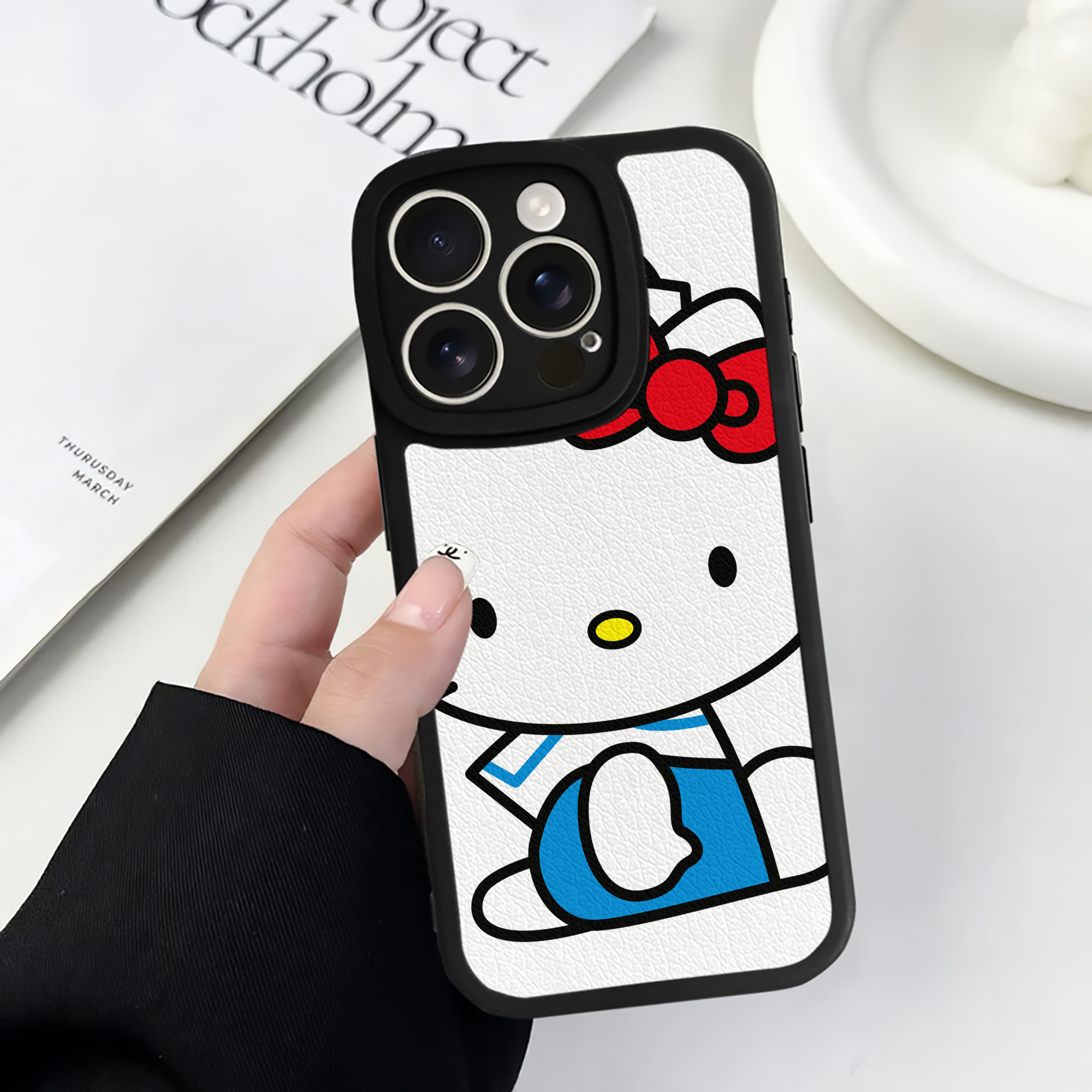 （画像用） Hello Kitty ハローキティ 【iPhone 16シリーズ対応】シリコンスマホケース（レザー調） 材質：シリコン